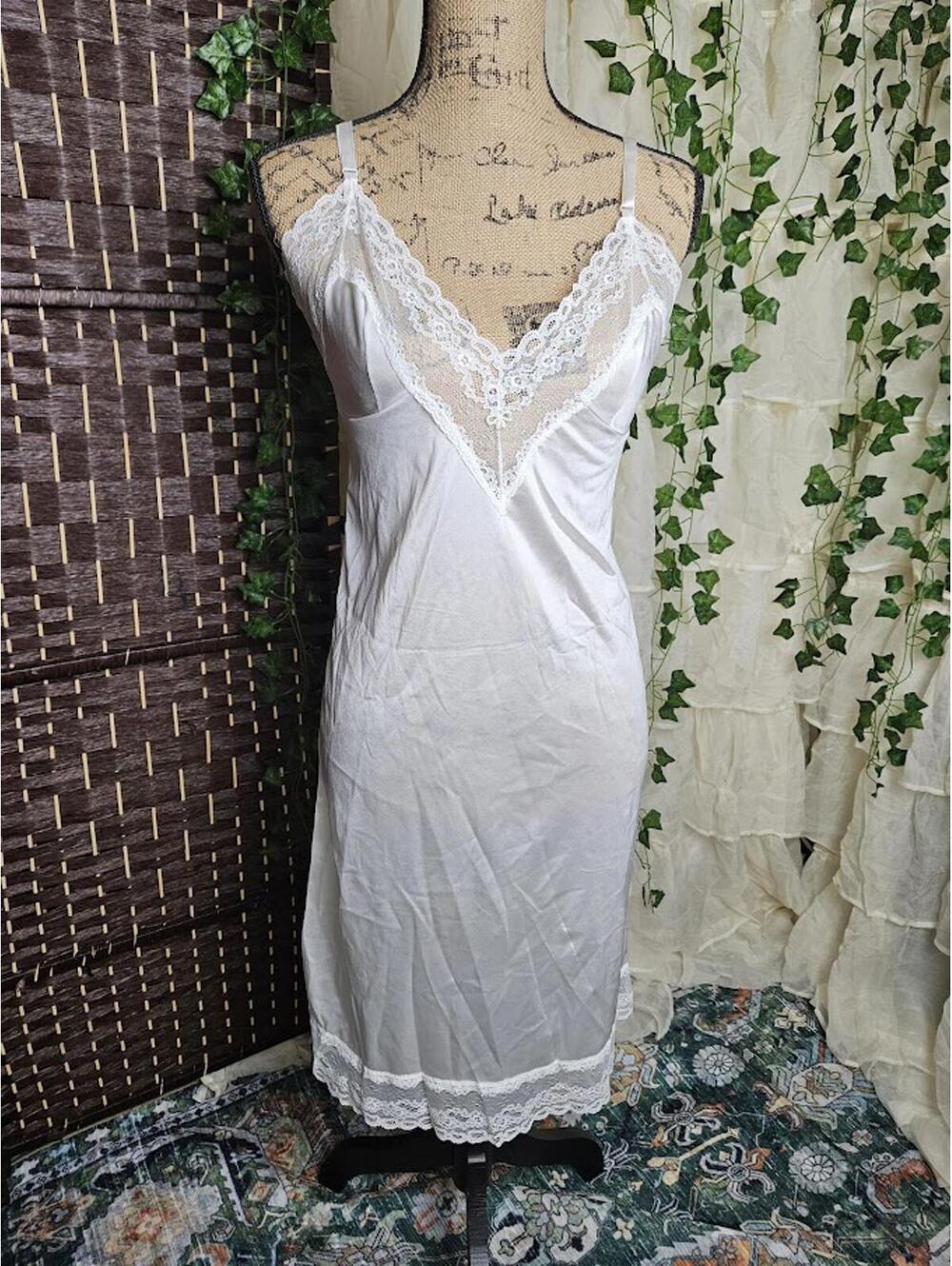 Vintage Ashley Taylor White Lace Slip Dress Coquette Bridal Cottagecore Size 32